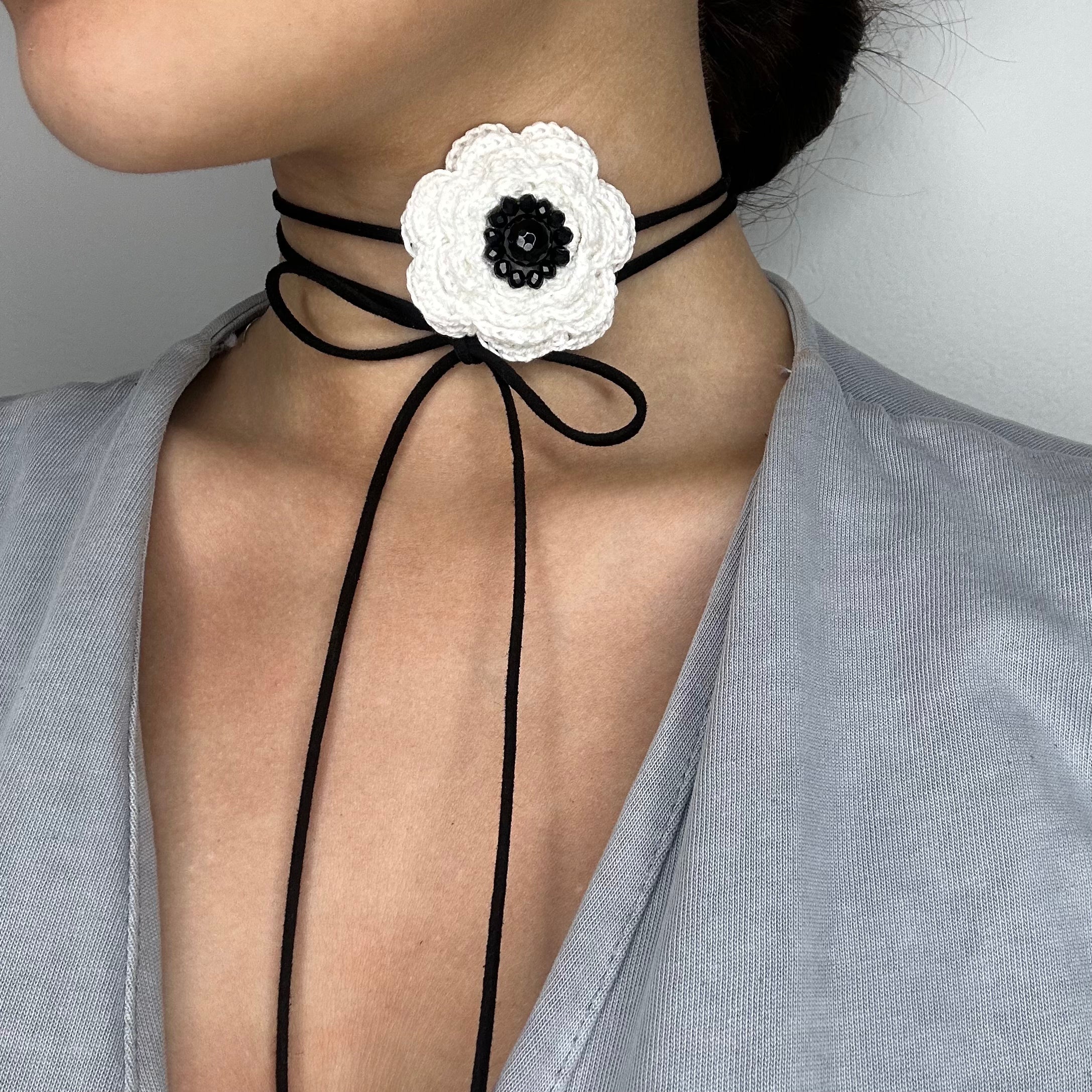 Choker camelia