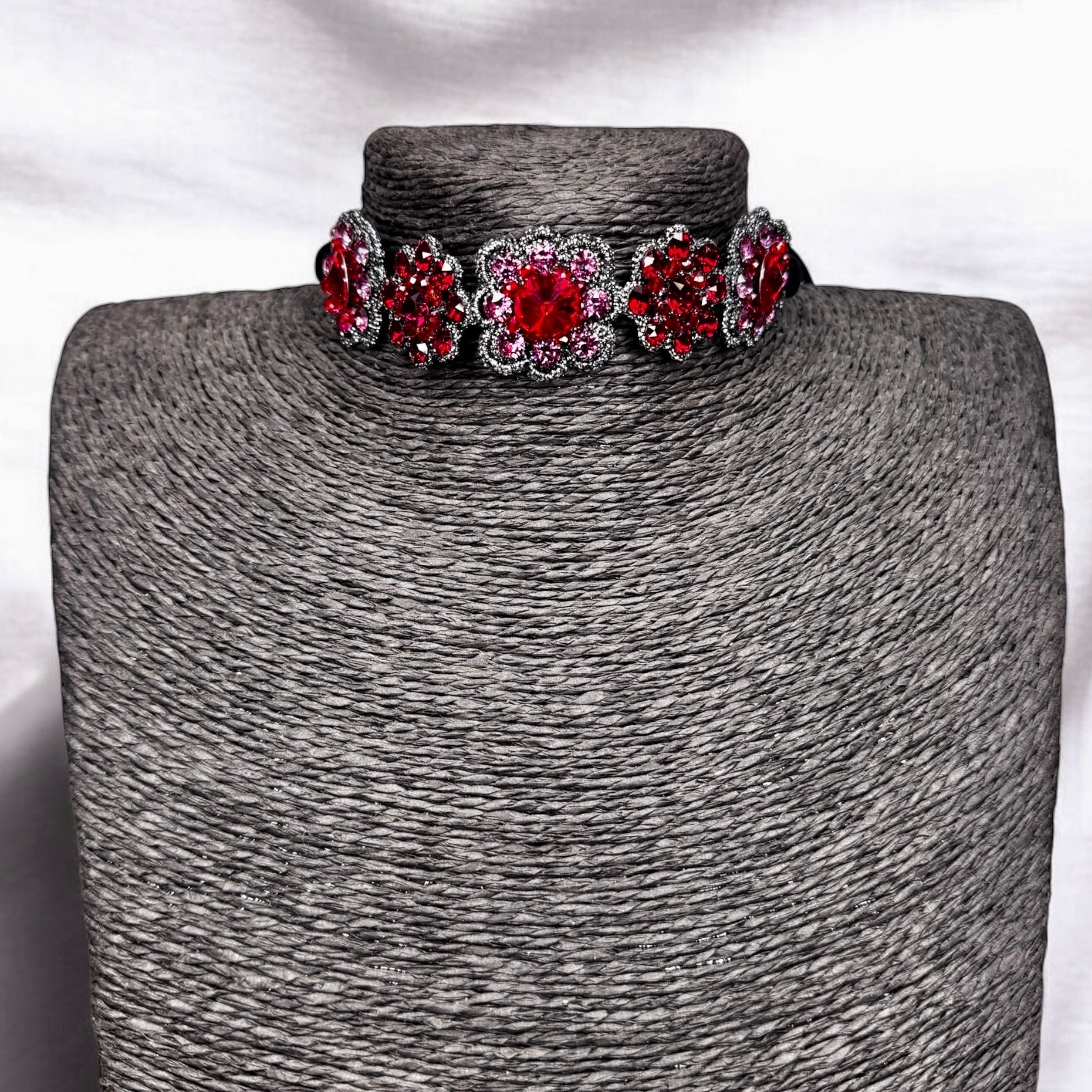 Scarlett Choker