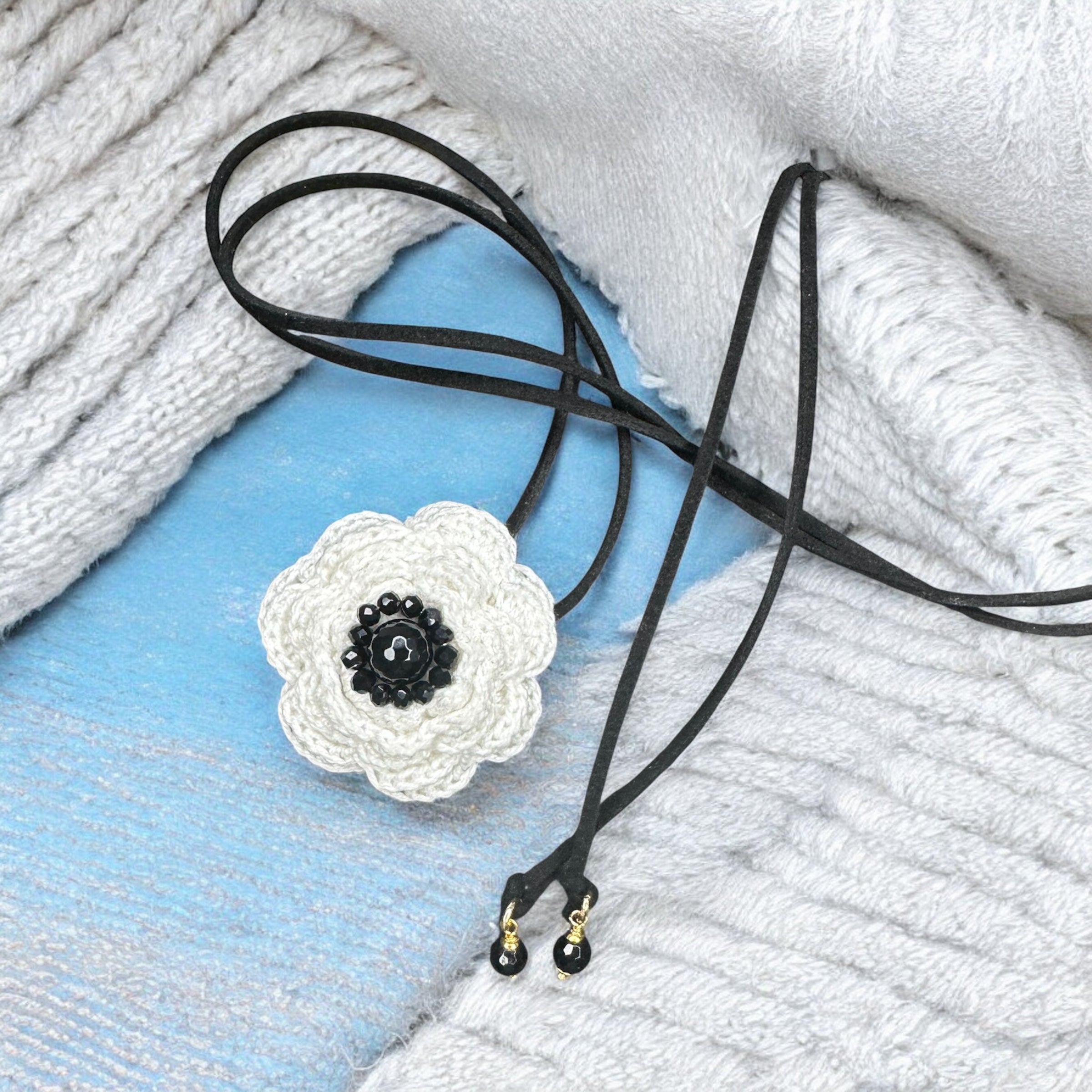 Choker camelia