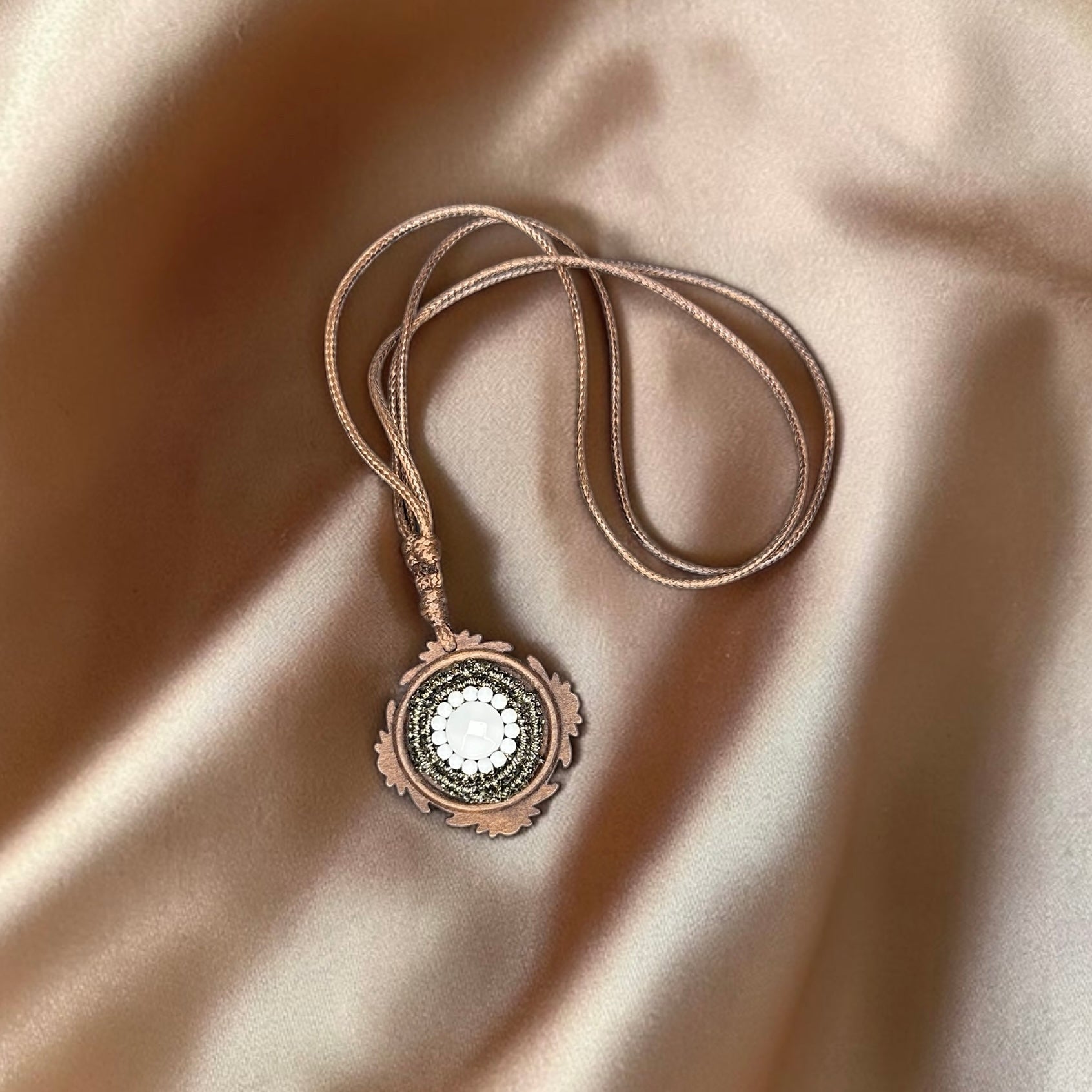Collana ciondolo Lignu bianco