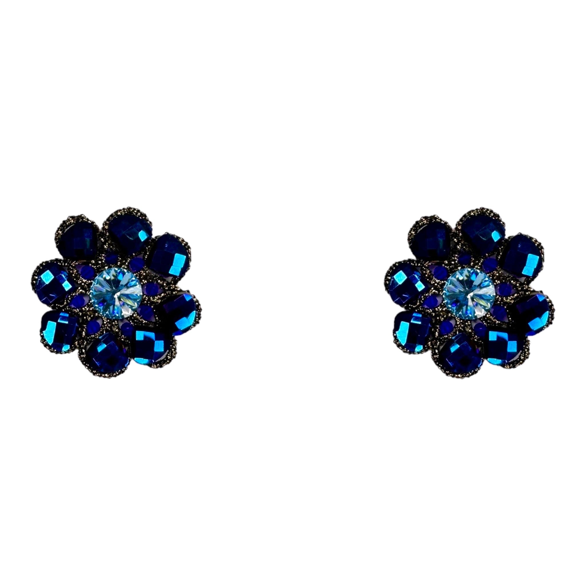 Flower stud earrings