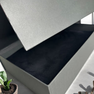 Walk-in closet box